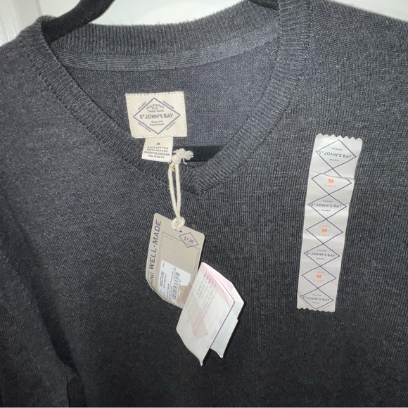 New St Johns Bay Sweater Men sz M Charcoal Gray Knit Pullover V-Neck Sweatshirt - Picture 3 of 4